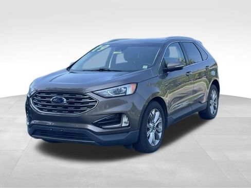Used 2019 Ford Edge Titanium FWD image 2