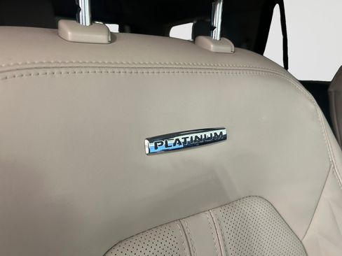 Used 2023 Ford Expedition Platinum RWD image 19