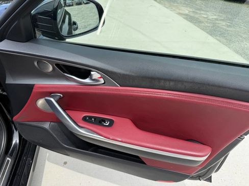 Used 2018 Kia Stinger GT1 RWD image 30
