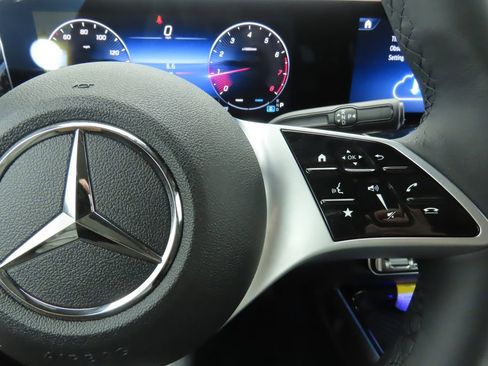 New 2026 Mercedes-Benz GLB 250 image 12