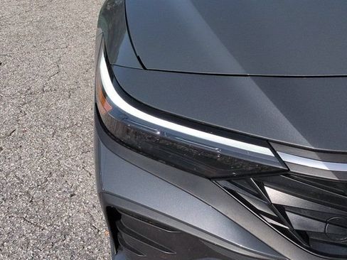Used 2025 Hyundai Elantra Sport FWD image 9