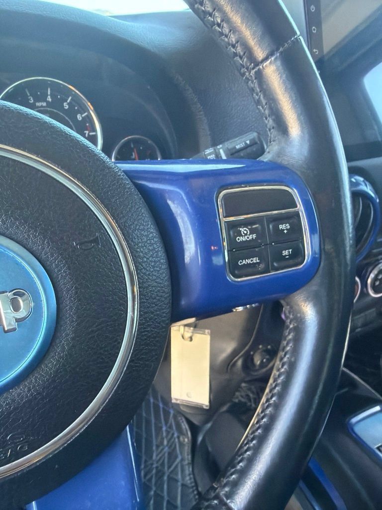 Used 2014 Jeep Wrangler Unlimited Rubicon w/ Connectivity Group AWD/4WD image 14