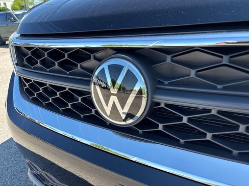 Certified 2023 Volkswagen Taos SE FWD image 12