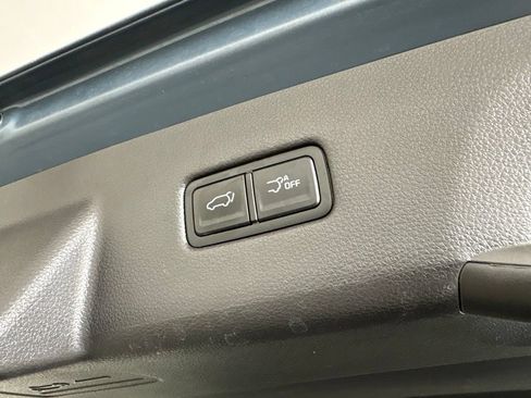 Used 2023 Kia Carnival EX FWD image 21