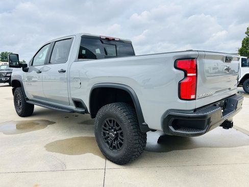 Used 2025 Chevrolet Silverado 2500 ZR2 w/ Technology Package AWD/4WD image 42