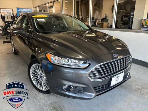 Used 2016 Ford Fusion SE w/ Equipment Group 202A AWD/4WD image 2