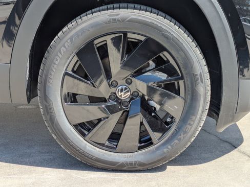 New 2026 Volkswagen Atlas SE FWD image 11