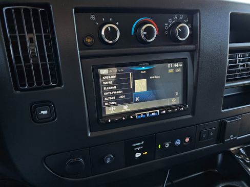 Used 2025 GMC Savana 3500 LT w/ LT Preferred Equipment Group RWD image 30
