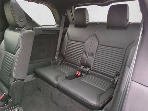 Used 2021 Land Rover Discovery S R-Dynamic image 23