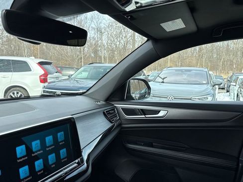 Certified 2025 Volkswagen Atlas Cross Sport SE w/ Panoramic Sunroof Package image 22