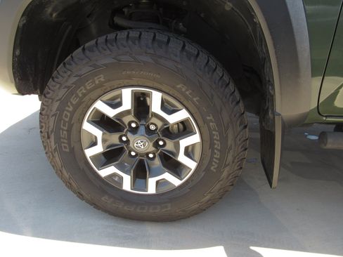 Used 2021 Toyota Tacoma TRD Off-Road RWD image 5