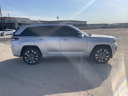 Used 2023 Jeep Grand Cherokee Overland w/ Adv Protech Group III AWD/4WD image 6