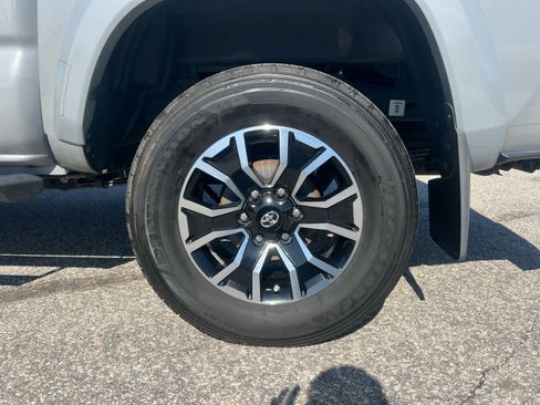Used 2020 Toyota Tacoma TRD Sport image 34