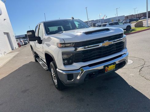 Used 2024 Chevrolet Silverado 2500 LT image 8