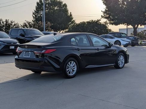 Used 2025 Toyota Camry LE FWD image 5