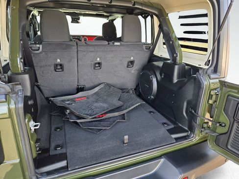 Used 2022 Jeep Wrangler Unlimited Rubicon w/ Xtreme Recon 35" Tire Package image 9