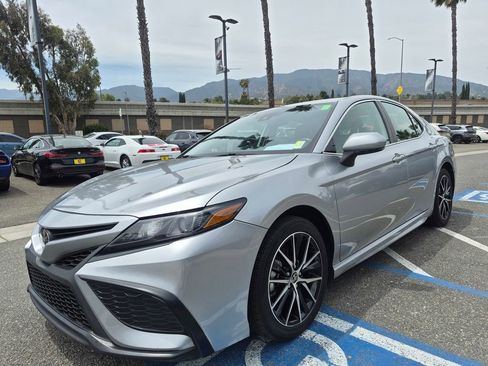 Used 2024 Toyota Camry SE FWD image 2