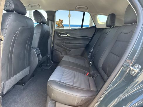 Used 2025 Chevrolet Trax LT FWD image 27