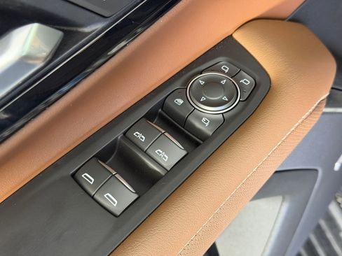 Used 2025 Chevrolet Suburban High Country image 12