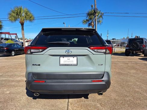 Used 2020 Toyota RAV4 XLE Premium image 3