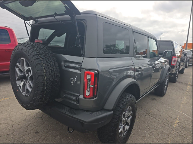 Used 2025 Ford Bronco Badlands AWD/4WD image 2