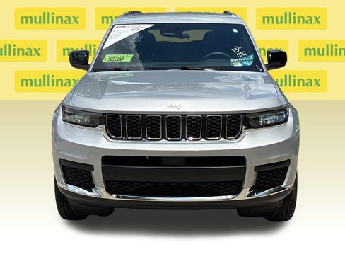 Used 2025 Jeep Grand Cherokee L Laredo w/ Trailer Tow Package RWD image 15