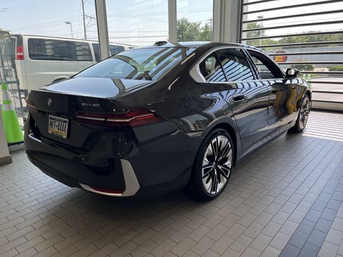 Used 2025 BMW i5 xDrive40 w/ Premium Package image 5