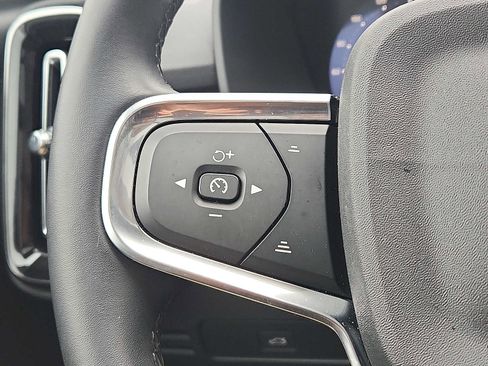 Used 2025 Volvo XC40 B5 Plus image 20