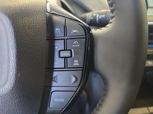 Used 2024 Toyota Prius XLE FWD image 19