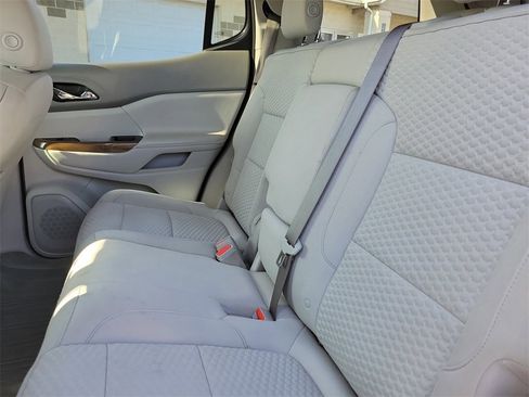 Used 2018 GMC Acadia SLE image 11