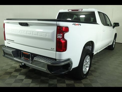 Used 2022 Chevrolet Silverado 1500 LT AWD/4WD image 16