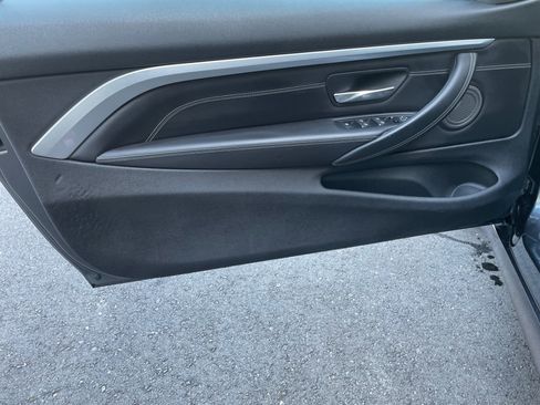 Used 2018 BMW M4 Convertible RWD image 10