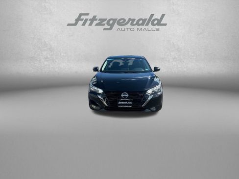 Used 2025 Nissan Sentra SR FWD image 2