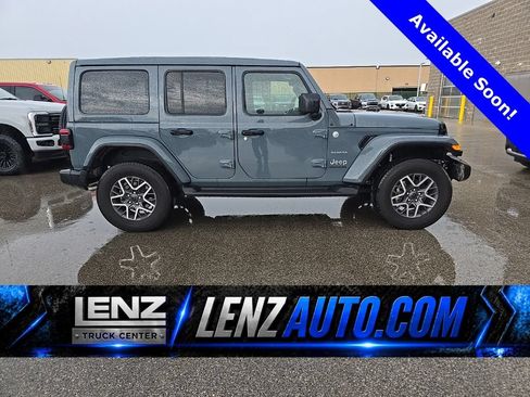 Used 2024 Jeep Wrangler Unlimited Sahara w/ Technology Group AWD/4WD image 1