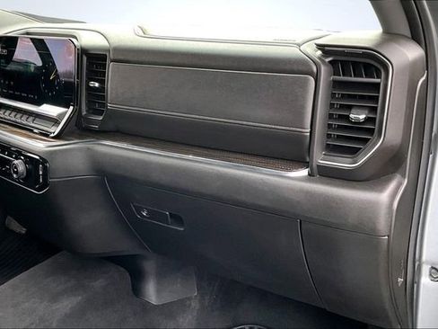 Used 2024 Chevrolet Silverado 2500 LT image 28