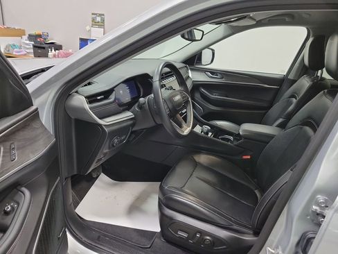 Used 2022 Jeep Grand Cherokee L Limited image 4