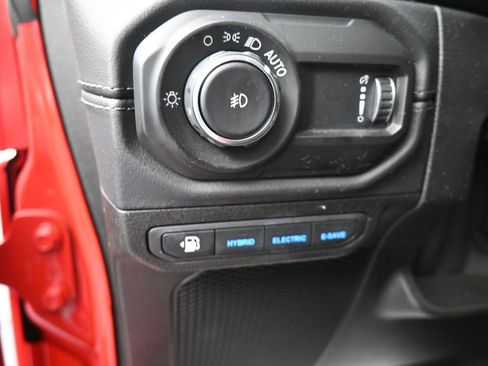 Used 2025 Jeep Wrangler Unlimited Rubicon 4xe w/ Safety Group AWD/4WD image 15