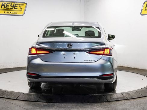 Used 2025 Lexus ES 300h w/ Premium Package FWD image 3