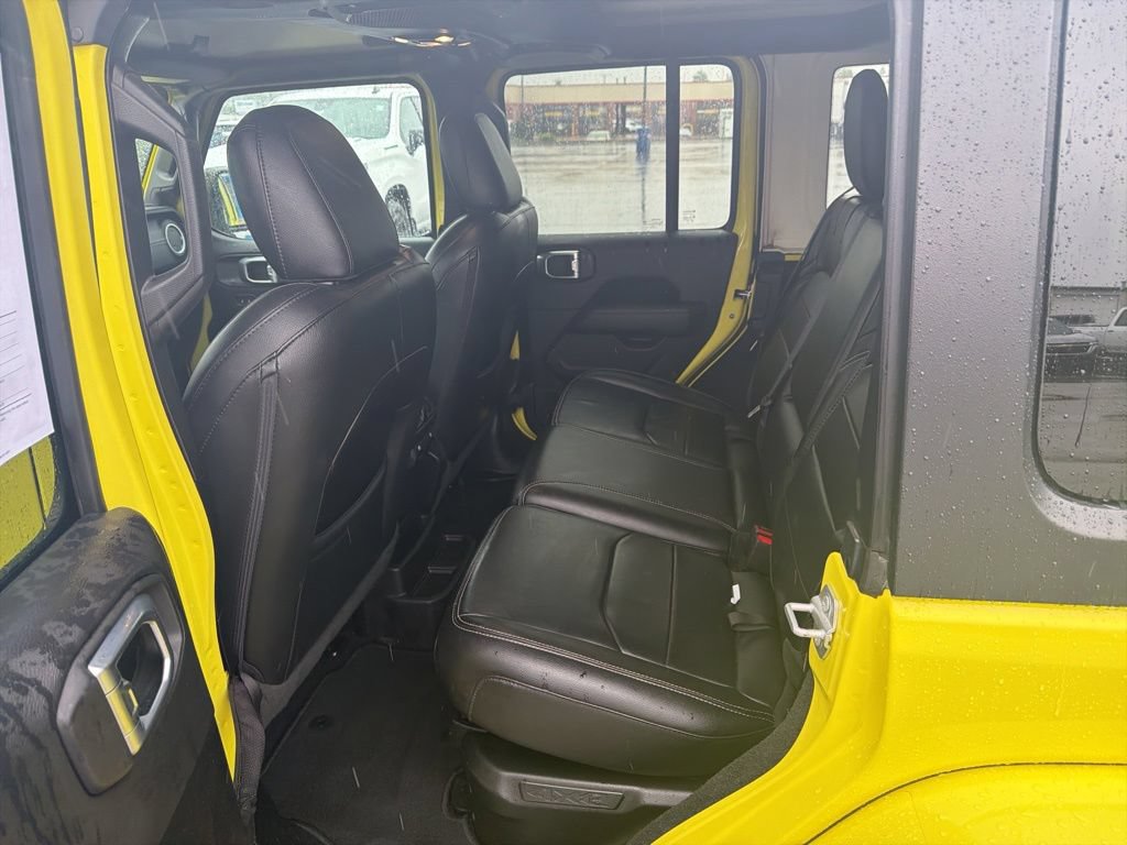 Used 2022 Jeep Wrangler Unlimited Sahara w/ Cold Weather Group AWD/4WD image 15
