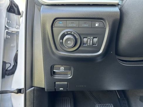 Used 2023 Jeep Grand Cherokee 4WD 4xe w/ Luxury Tech Group II image 17