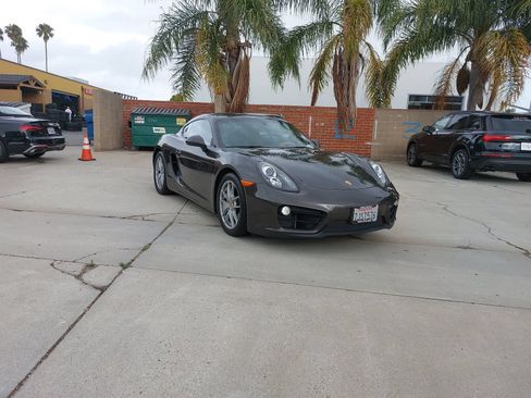Used 2015 Porsche Cayman RWD image 2