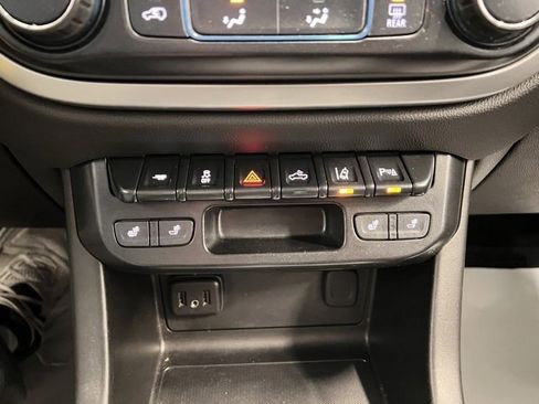 Used 2021 Chevrolet Colorado LT w/ Safety Package image 18