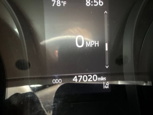 Used 2022 Toyota Camry SE w/ Carpet Mat Package (TMS) FWD image 11