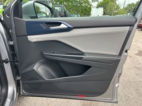 Used 2024 Volkswagen Taos SE image 24