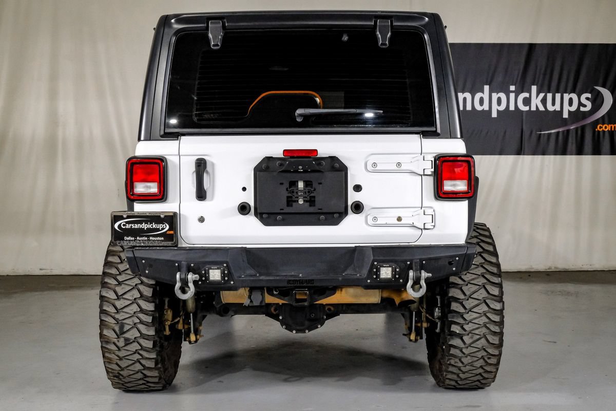 Used 2018 Jeep Wrangler Unlimited Sahara AWD/4WD image 8