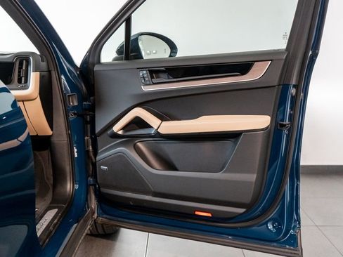 Certified 2025 Porsche Cayenne image 26