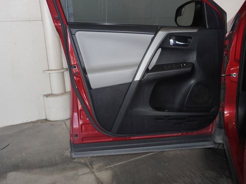 Used 2016 Toyota RAV4 XLE image 35