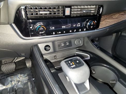 Certified 2024 Nissan Rogue Platinum FWD image 20