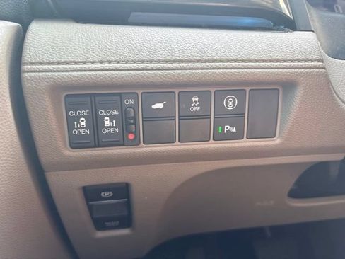 Used 2023 Honda Odyssey Elite image 18
