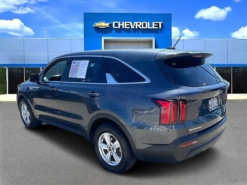 Used 2023 Kia Sorento LX FWD image 5
